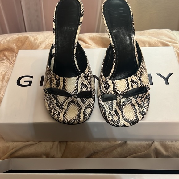 GIVENCHY THONG MULES - Picture 2 of 16
